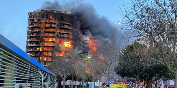 清晨突发火灾 瓦伦西亚一住宅楼酿成一死十九伤